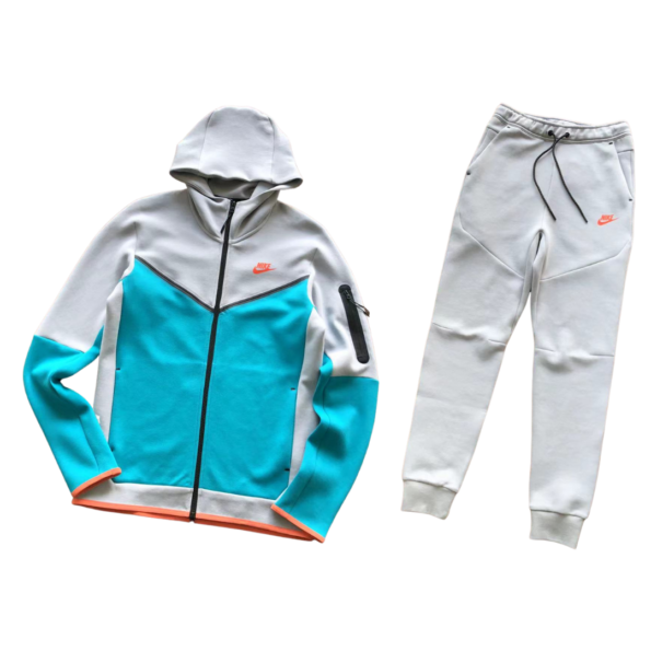 TECH FLEECE – LIGHT BLUE/GREY 2025