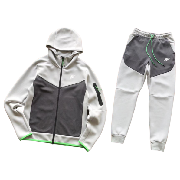 TECH FLEECE – WHITE/GREY 2025