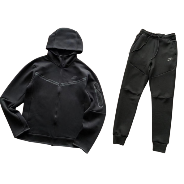TECH FLEECE – BLACK 2025