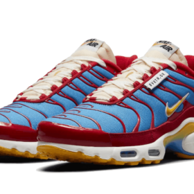 nike-air-max-plus-se-running-club-university-blue-DC9332-600-wethenew-1_1_800x_3b94405b-7fbf-41c4-82a9-8e11fcb9f7f0.png