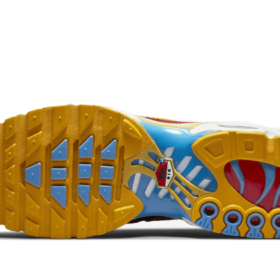 nike-air-max-plus-se-running-club-university-blue-DC9332-600-wethenew-1_1_800x_3b94405b-7fbf-41c4-82a9-8e11fcb9f7f0.png