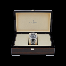 patek-philippe-nautilus-5740-1g-perpetual-calendar-moon-phase-2019-patek-philippe-40265520808180_1280x_111ba48d-5db1-468a-9f5a-84338d50c80e_1024x-Photoroom